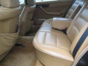 Mercedes-Benz 300 1990 photo 3