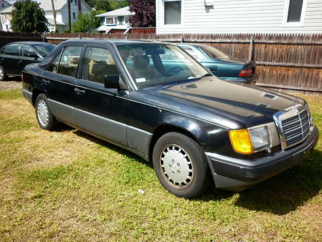 Mercedes-Benz 300 1990 photo 3