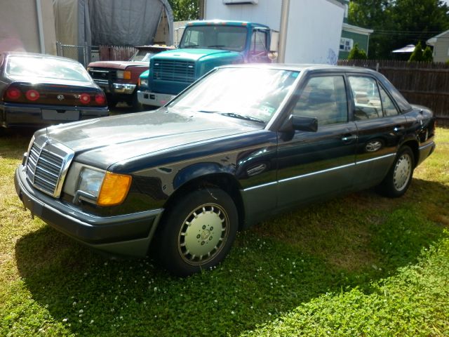 Mercedes-Benz 300 1990 photo 4