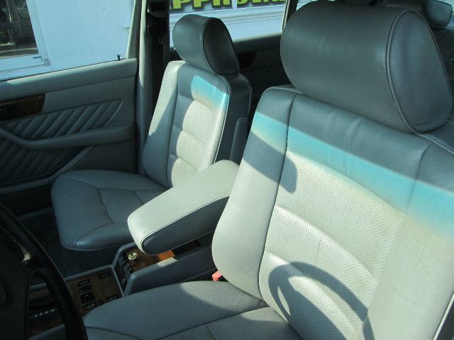 Mercedes-Benz 300 1990 photo 1