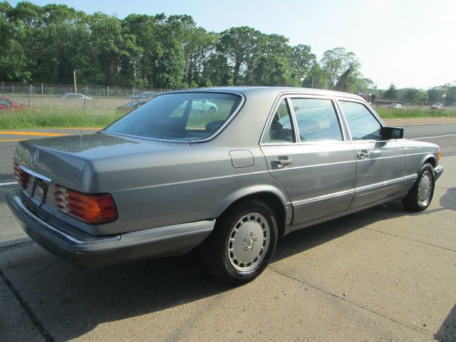 Mercedes-Benz 300 1990 photo 10