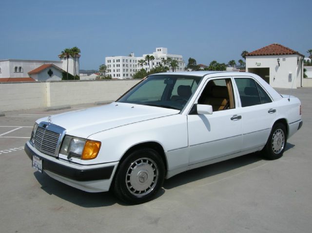 Mercedes-Benz 300 1991 photo 3