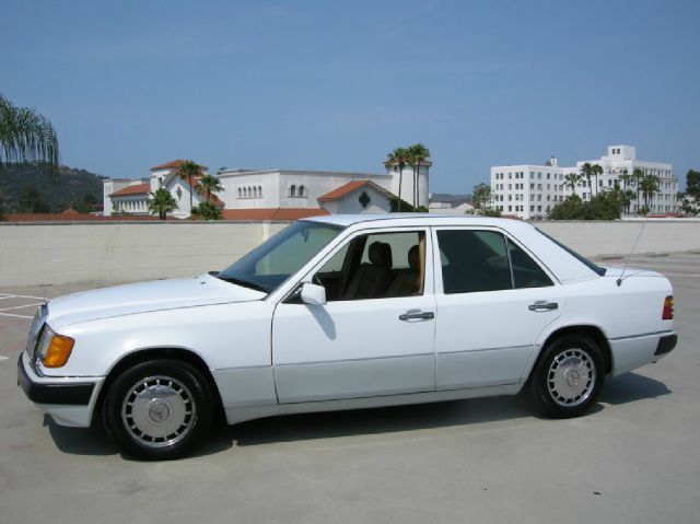 Mercedes-Benz 300 1991 photo 4