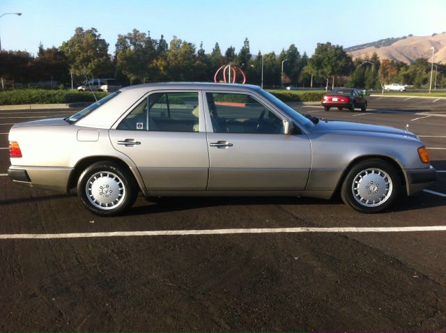 Mercedes-Benz 300 1991 photo 2