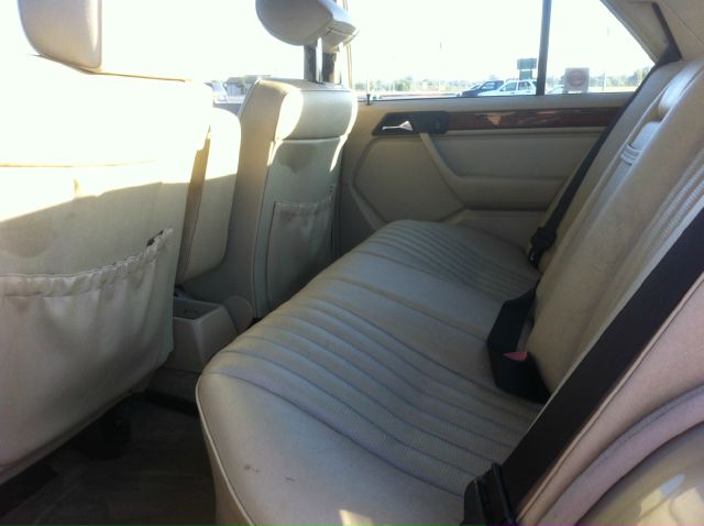 Mercedes-Benz 300 1991 photo 4