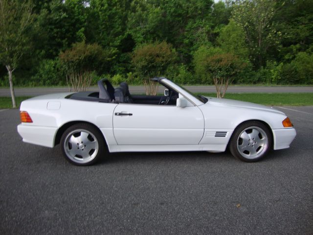 Mercedes-Benz 300 SE Crew Cab 2WD SWB Convertible