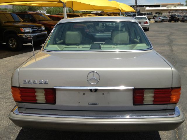 Mercedes-Benz 300 1991 photo 1