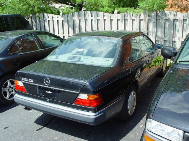 Mercedes-Benz 300 1992 photo 3