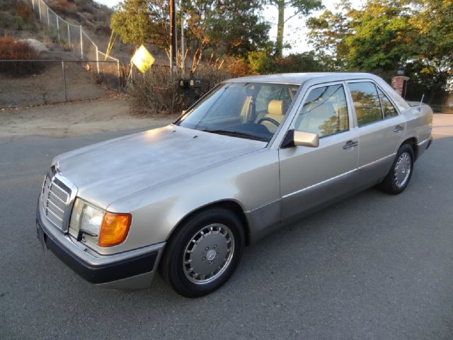 Mercedes-Benz 300 1992 photo 3