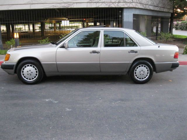 Mercedes-Benz 300 1993 photo 1