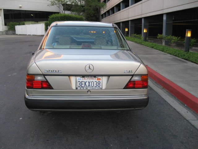 Mercedes-Benz 300 1993 photo 4