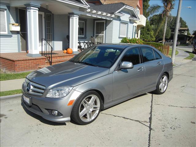 Mercedes-Benz 300 Lariat-4x4 Off Road Sedan