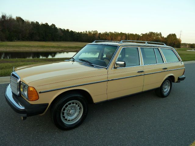 Mercedes-Benz 300TD Station Wagon 1981 photo 1