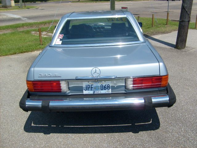 Mercedes-Benz 380 1982 photo 4