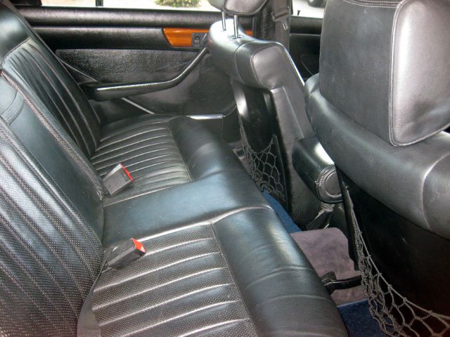 Mercedes-Benz 380 1984 photo 13