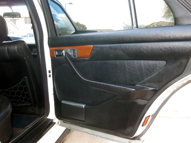 Mercedes-Benz 380 1984 photo 16