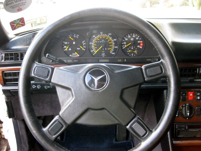 Mercedes-Benz 380 1984 photo 24