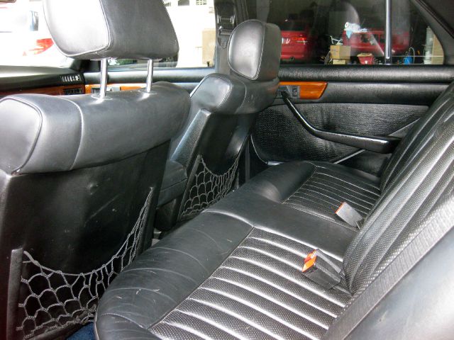 Mercedes-Benz 380 1984 photo 26