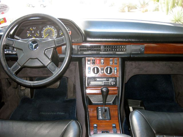 Mercedes-Benz 380 1984 photo 7