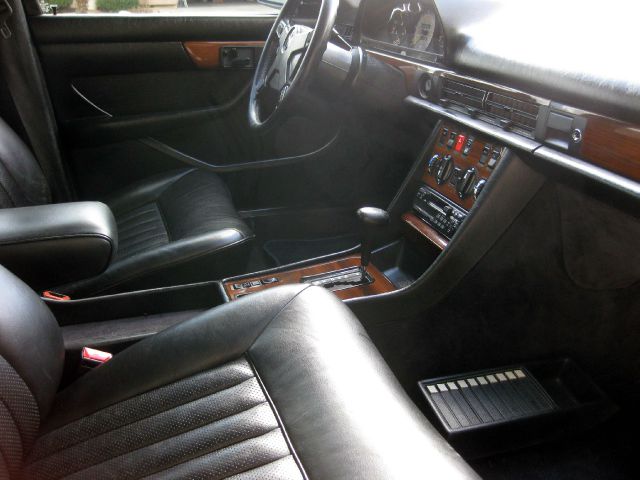 Mercedes-Benz 380 1984 photo 8