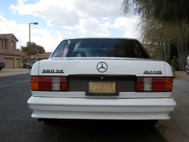 Mercedes-Benz 380 1984 photo 9