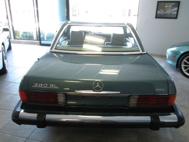 Mercedes-Benz 380 1985 photo 1
