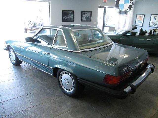 Mercedes-Benz 380 1985 photo 3