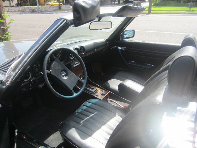 Mercedes-Benz 380 1985 photo 2