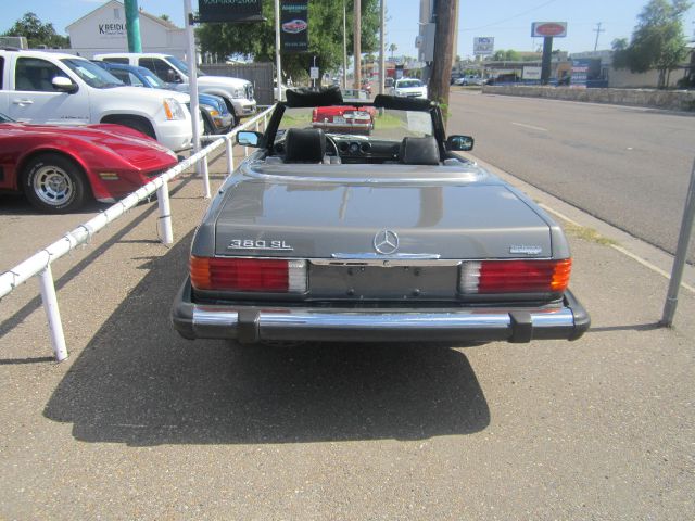 Mercedes-Benz 380 1985 photo 3
