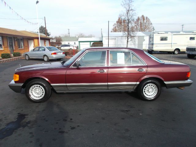 Mercedes-Benz 380 1985 photo 1