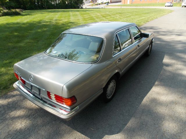 Mercedes-Benz 420 1987 photo 10