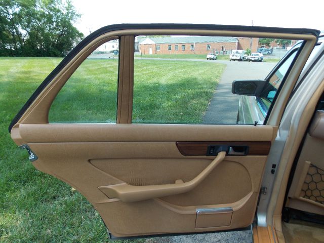 Mercedes-Benz 420 1987 photo 17