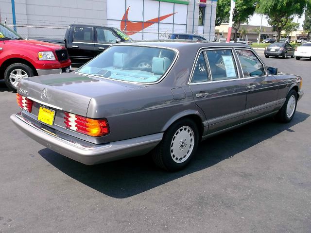 Mercedes-Benz 560 5XT Sedan