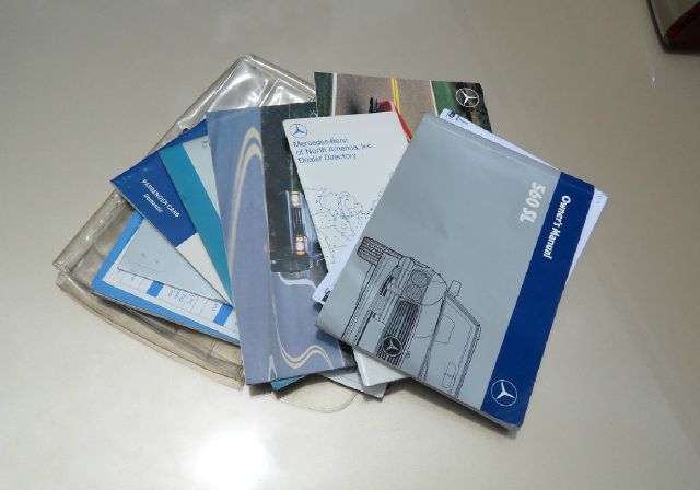 Mercedes-Benz 560 1986 photo 13