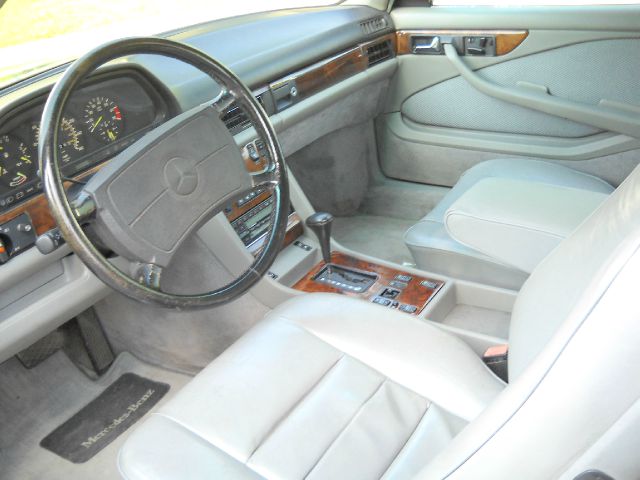 Mercedes-Benz 560 1986 photo 19