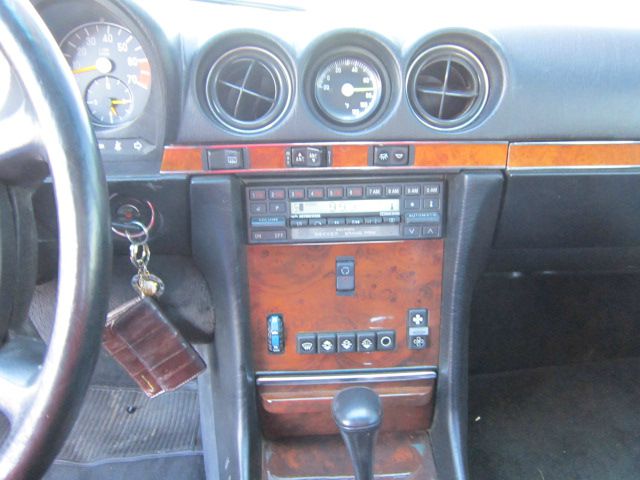 Mercedes-Benz 560 1986 photo 8