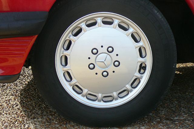 Mercedes-Benz 560 1987 photo 8