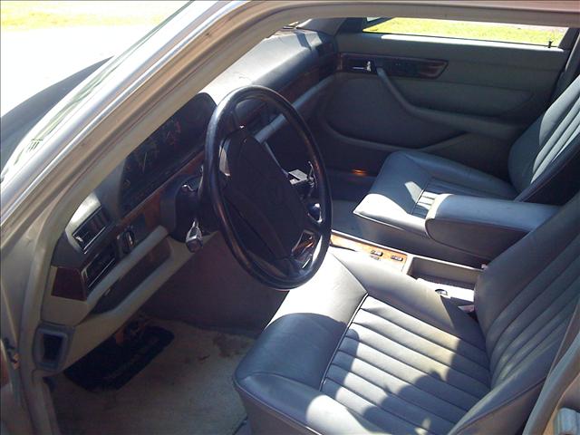 Mercedes-Benz 560 1987 photo 1