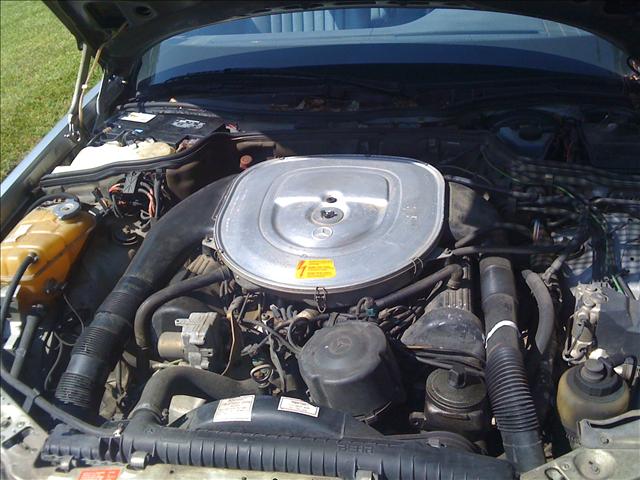 Mercedes-Benz 560 1987 photo 2