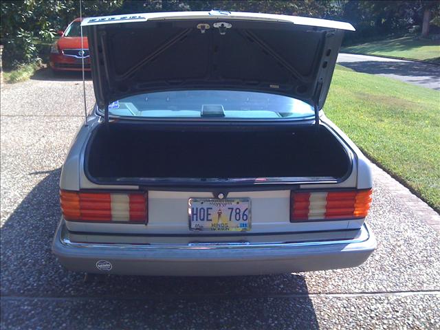 Mercedes-Benz 560 1987 photo 4