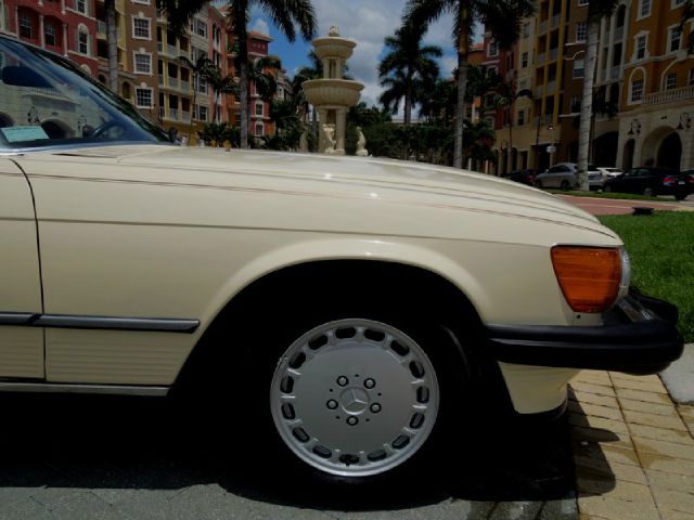 Mercedes-Benz 560 1987 photo 0