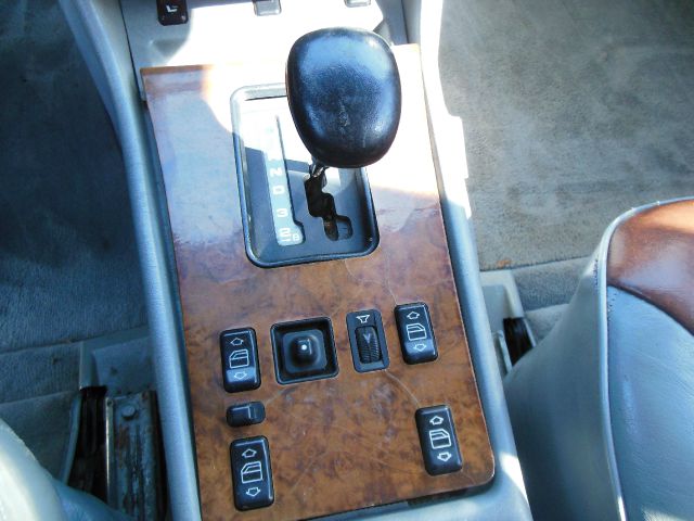 Mercedes-Benz 560 1988 photo 14