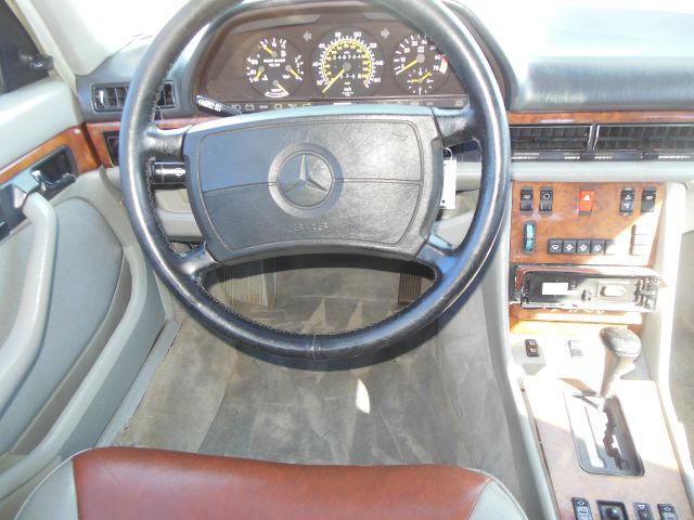 Mercedes-Benz 560 1988 photo 2