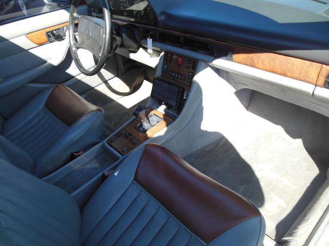 Mercedes-Benz 560 1988 photo 3