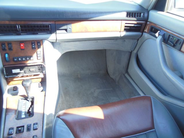Mercedes-Benz 560 1988 photo 6