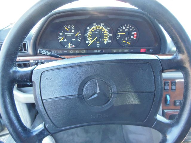 Mercedes-Benz 560 1988 photo 8