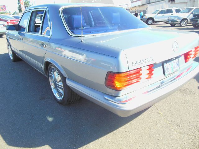 Mercedes-Benz 560 1988 photo 9