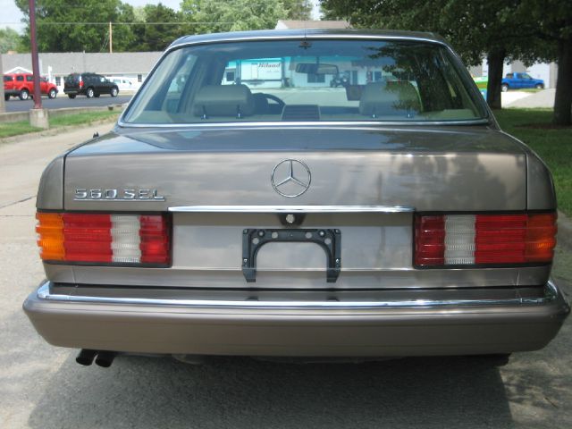 Mercedes-Benz 560 SLE Hybrid Pickup 4D 6 1/2 Ft Sedan