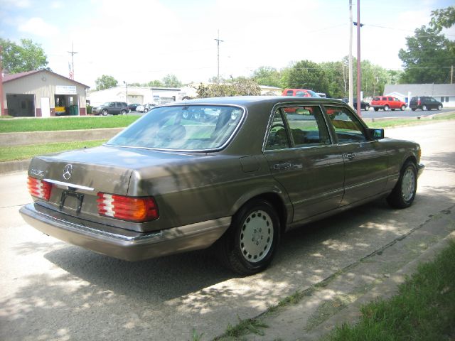 Mercedes-Benz 560 1989 photo 1