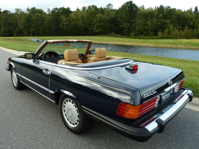 Mercedes-Benz 560SL 1986 photo 1